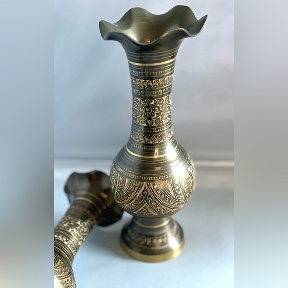 Pair of Vintage Solid Brass Vases Hand Etched gold red Enamel Floral Design - Picture 4 of 10